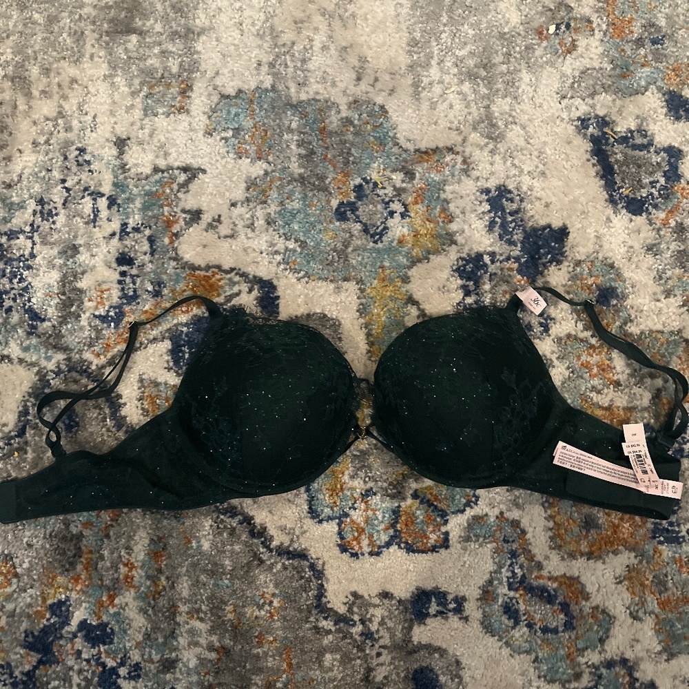 Victoria Secret’s dark green push up bra 36C